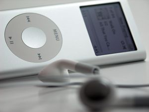 Ipod - Quelle: S. Diddy, CC BY 2.0 (http://www.flickr.com/photos/spence_sir/)